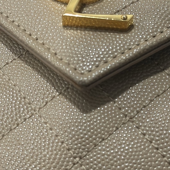 Saint Laurent ENVELOPE MEDIUM IN QUILTED GRAIN DE POUDRE EMBOSSED LEATHER - Picture 5 of 14